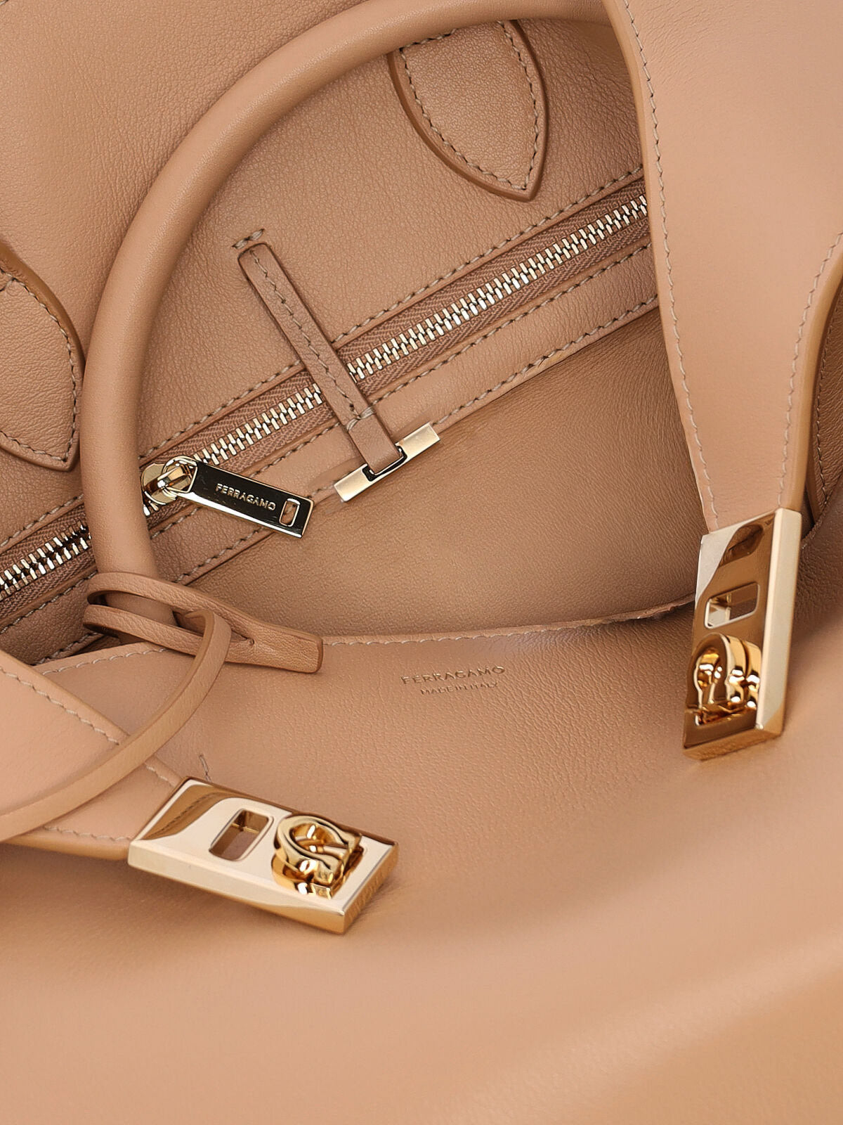 "Hug" Handbag – Beige