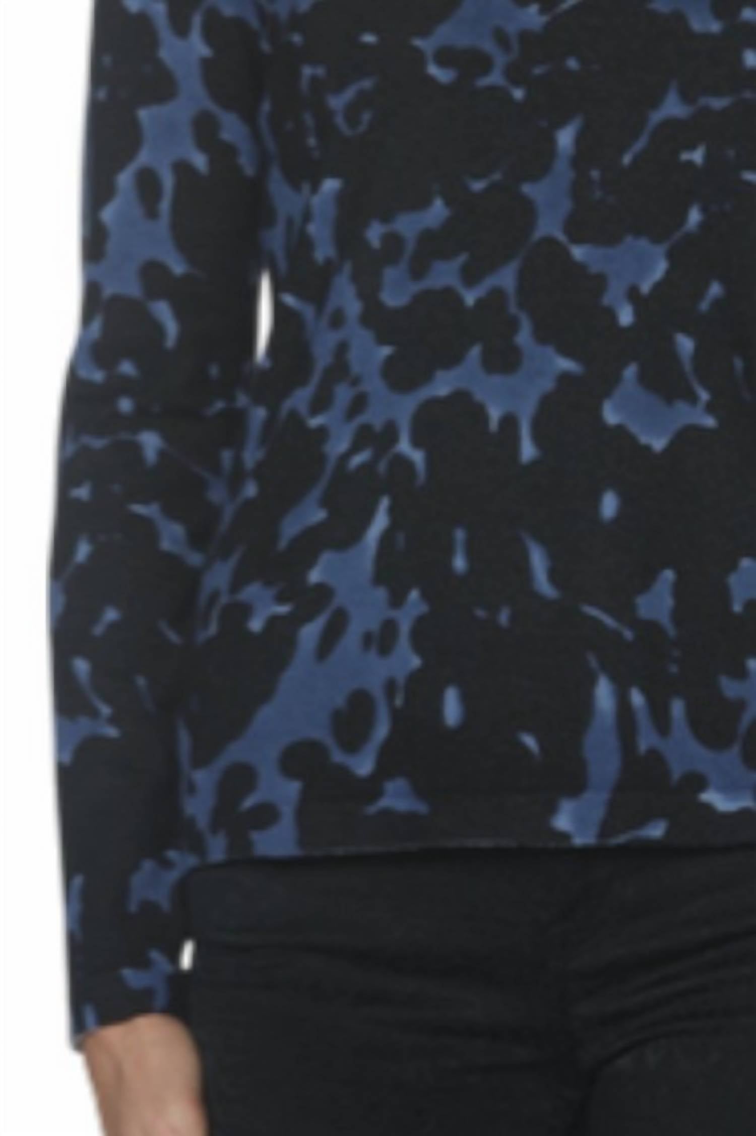 Abstract Long Sleeve V Neck Top In Blue/black