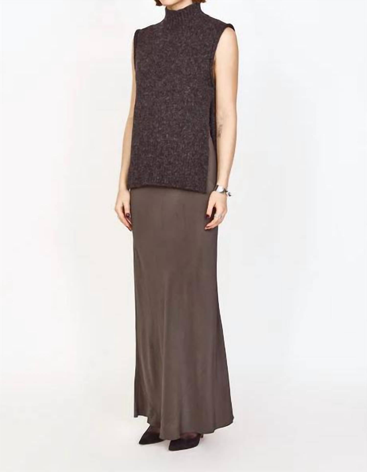 Aspen Sweater Vest In Charcoal